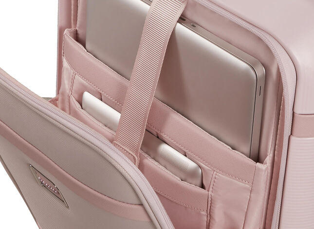 Frontlomme med rum til bærbar computer